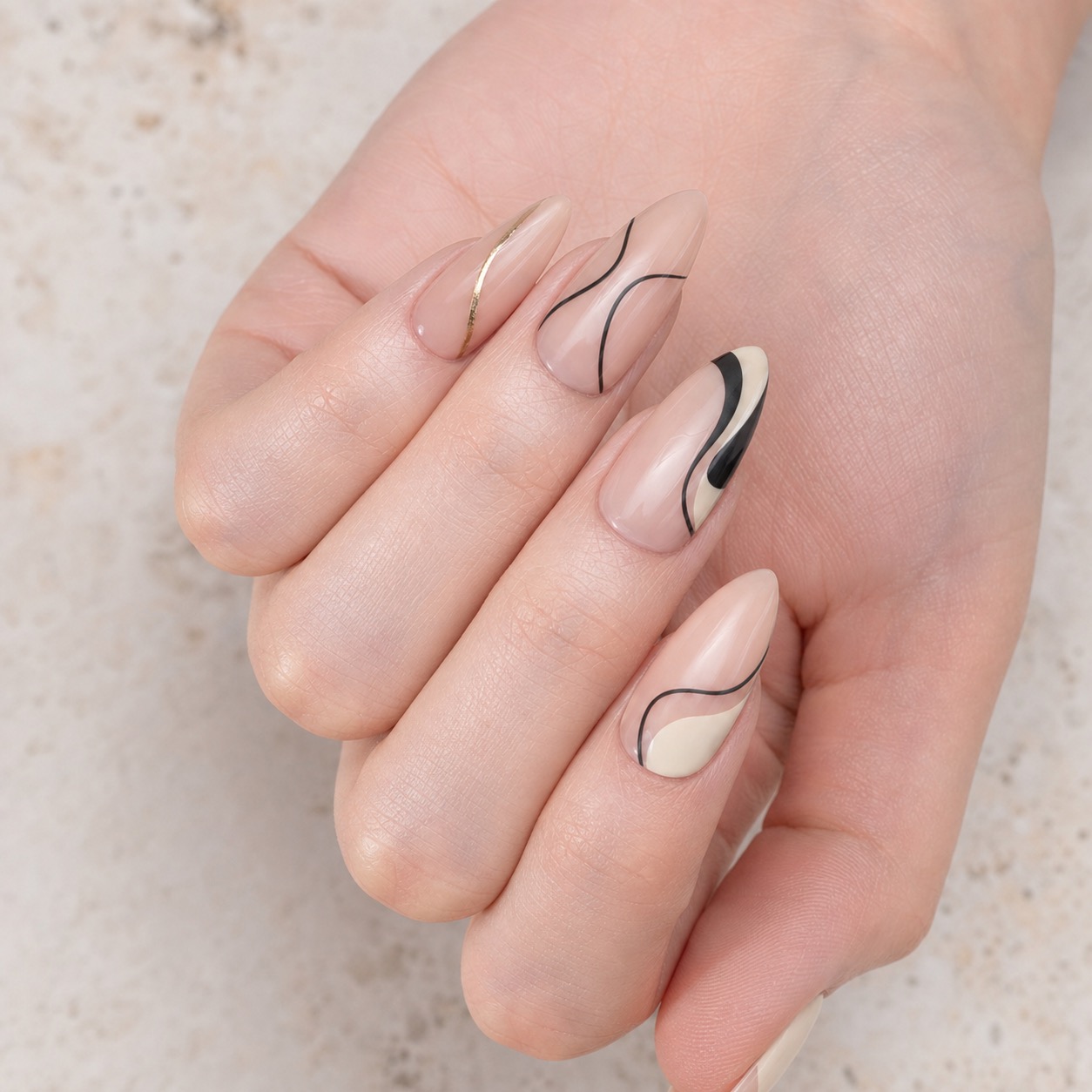 Maniküre in einfarbigem Ton, Classy Nails Studio